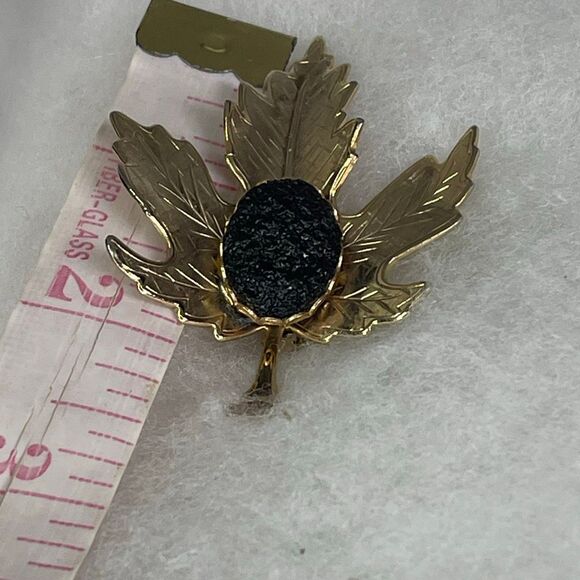 Vintage Maple leaf faux druzy brooch. - Picture 2 of 6